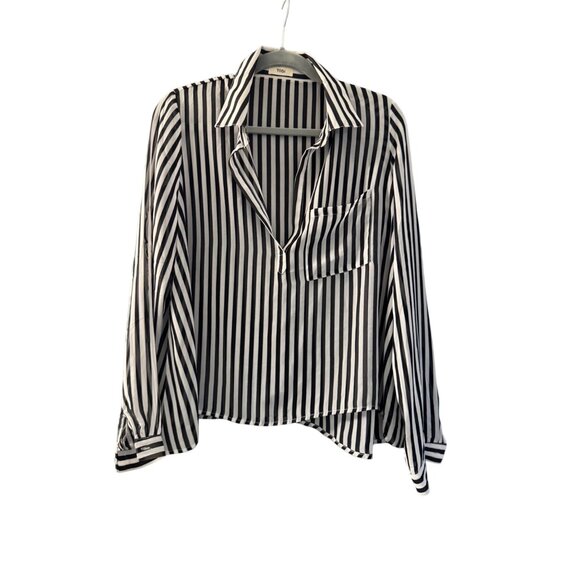 Black & White Striped Button-Up Blouse By Tobi Long Sleeve Chest Pocket 100% Pol - Picture 1 of 7